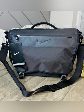 Nike Golf Departure Messenger Laptop Bag Black/Grey, Shoulder Crossbody Travel